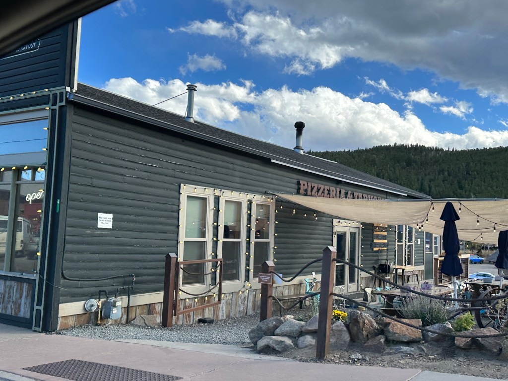 Crosscut pizzeria is a popular restaurant next to the middle boulder creek.
