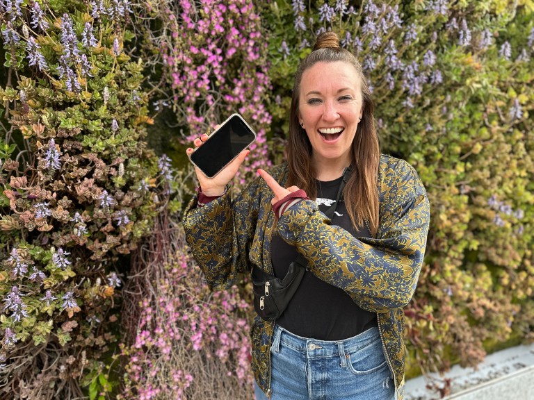 How to Keep Your US Phone Number While Abroad