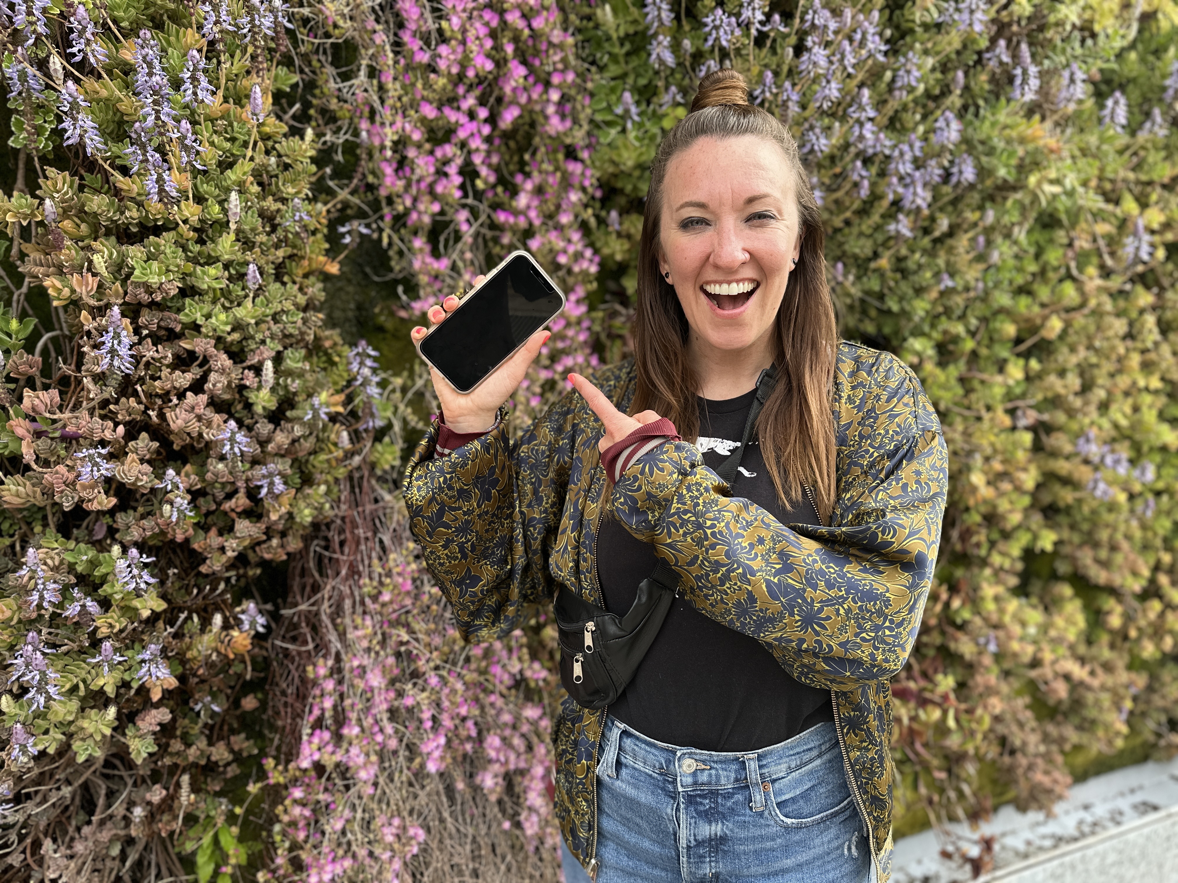 How to Keep Your US Phone Number While Abroad