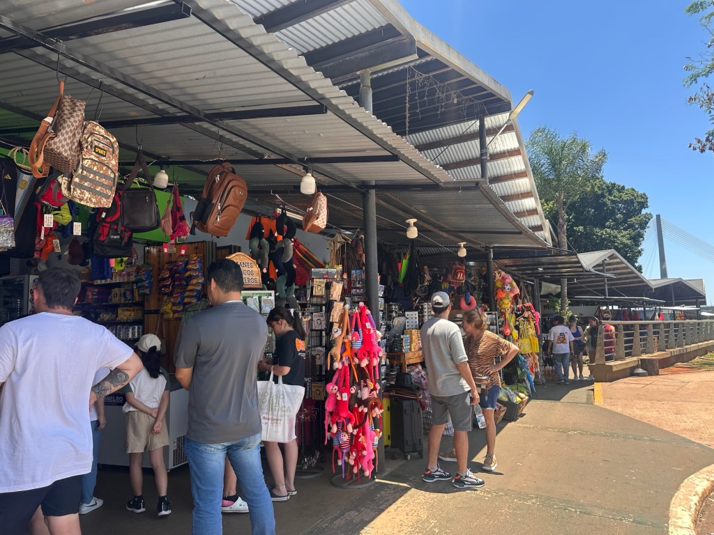 Market stands at the Hito 3 fronteras